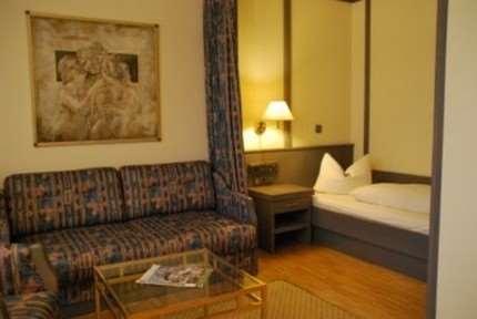 Posthaus Hotel Residenz كرونبرج إم تانوس الغرفة الصورة