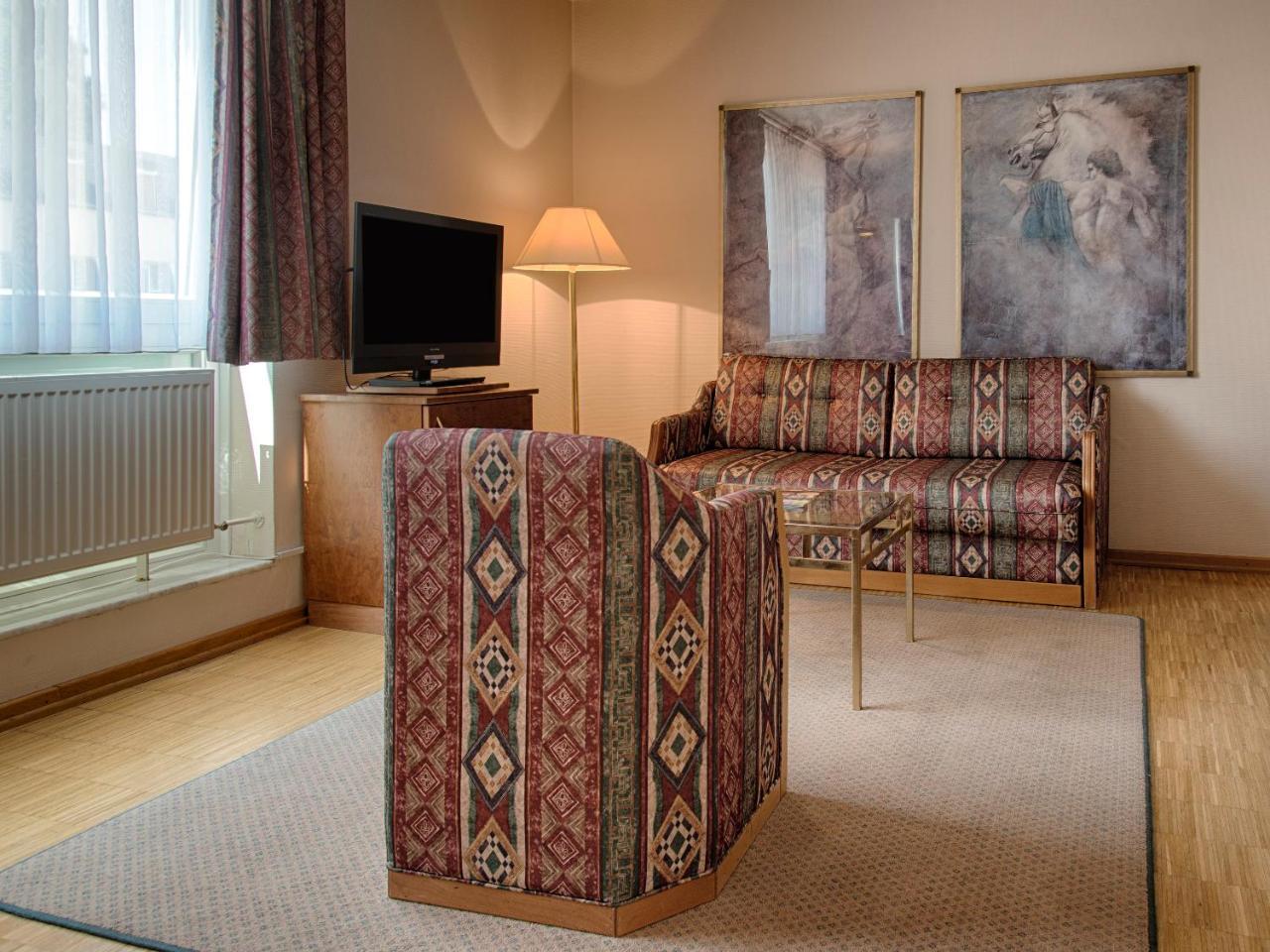 Posthaus Hotel Residenz كرونبرج إم تانوس المظهر الخارجي الصورة